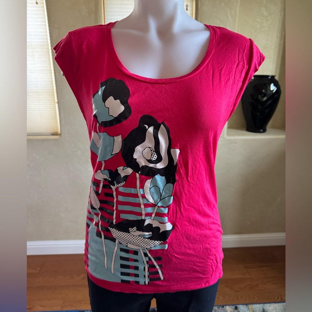 EUC Iceberg Women’s Pink Floral T-shirt Sz Small/Medium